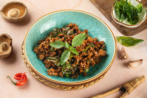 Vibrant, supporting dish in this style